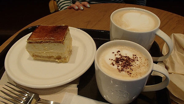 オレンジのブーストとスターバックスラテ